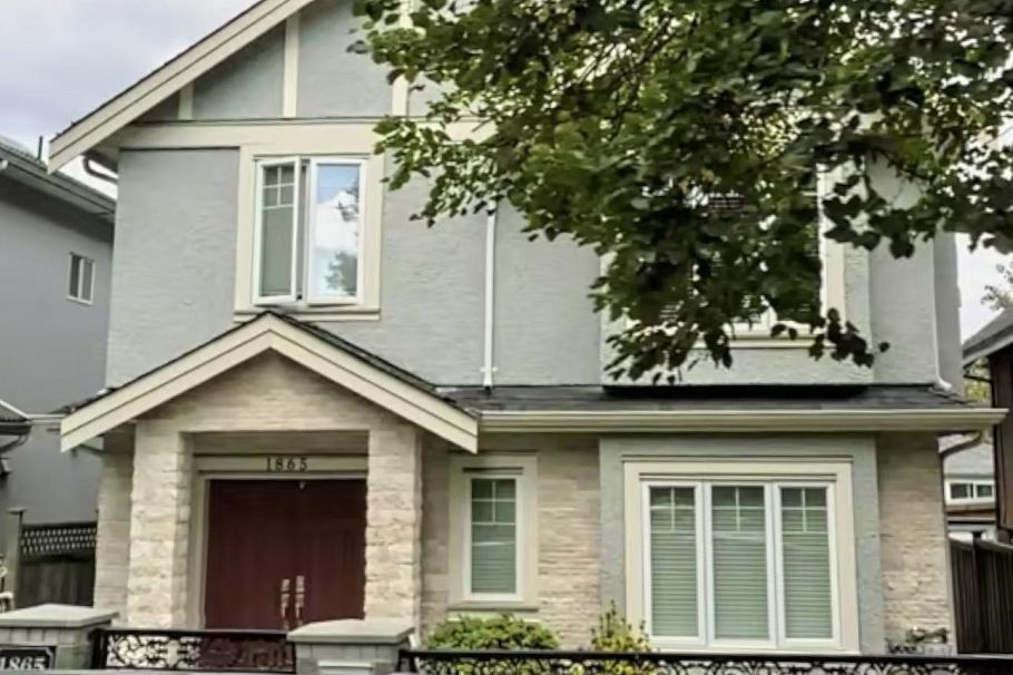 1865 E 37th Avenue Vancouver, BC - 1