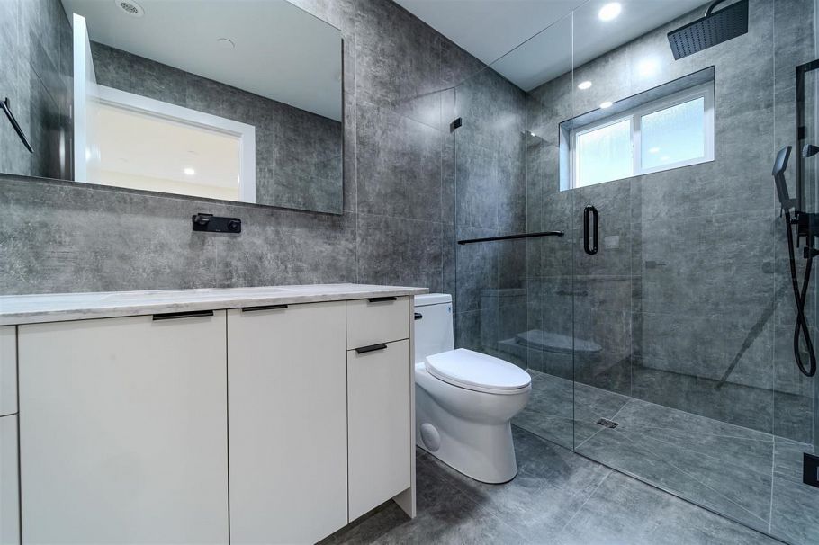 1 3576 E Pender Street Vancouver, BC - 20