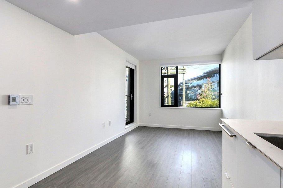 502 210 E 5th Avenue Vancouver, BC - 4