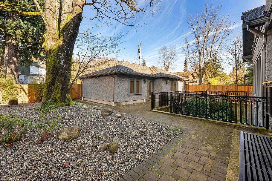 3981 W 35th Avenue Vancouver, BC - 39