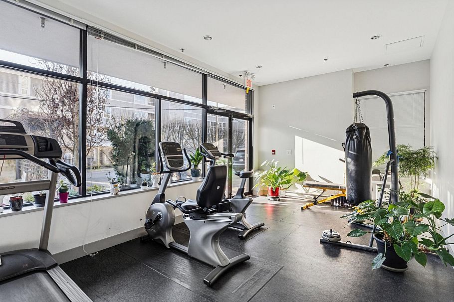 302 1273 Marine Drive North Vancouver, BC - 22