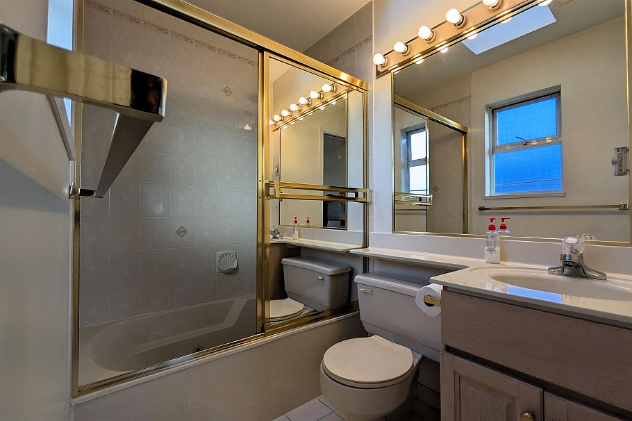 708 E 49th Avenue Vancouver, BC - 13