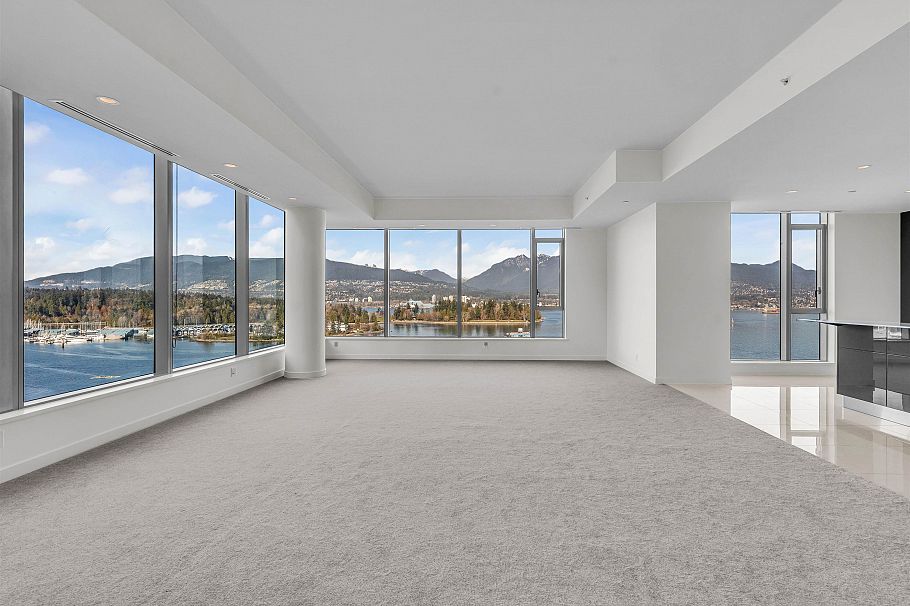 1301 277 Thurlow Street Vancouver, BC - 2