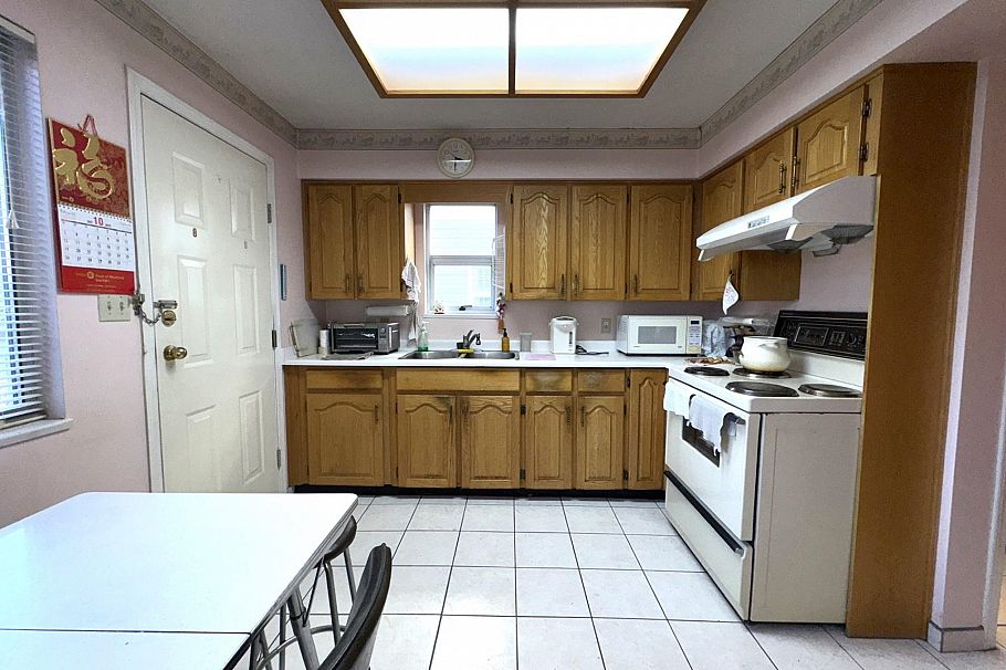 963 E 11th Avenue Vancouver, BC - 8