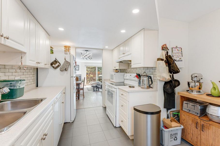 8132 Laval Place Vancouver, BC - 12