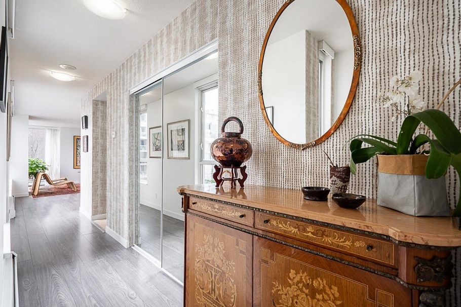 302 1228 Marinaside Crescent Vancouver, BC - 2