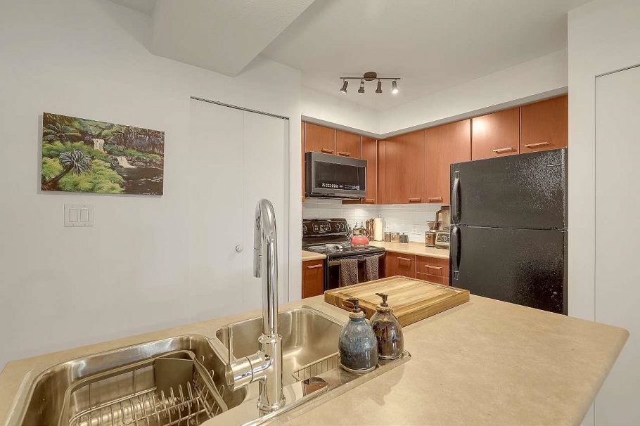 303 2525 Blenheim Street Vancouver, BC - 18