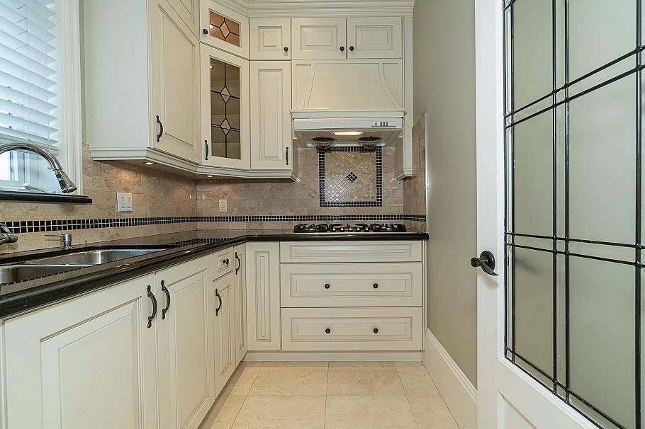 1657 W 58th Avenue Vancouver, BC - 16