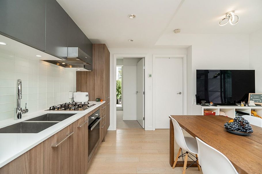 301 4638 Gladstone Street Vancouver, BC - 3