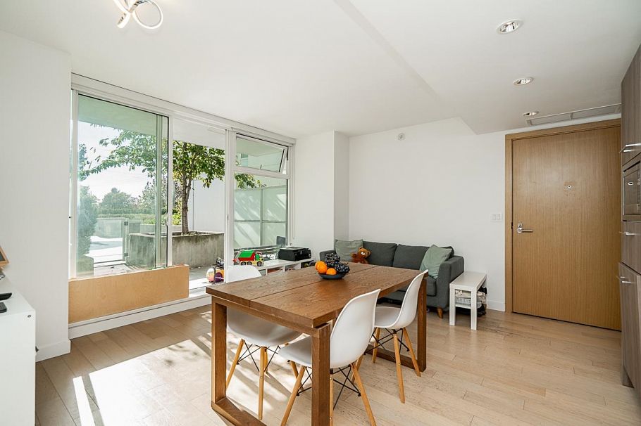 301 4638 Gladstone Street Vancouver, BC - 2