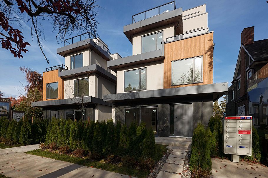 1181 33rd Avenue Vancouver, BC - 2