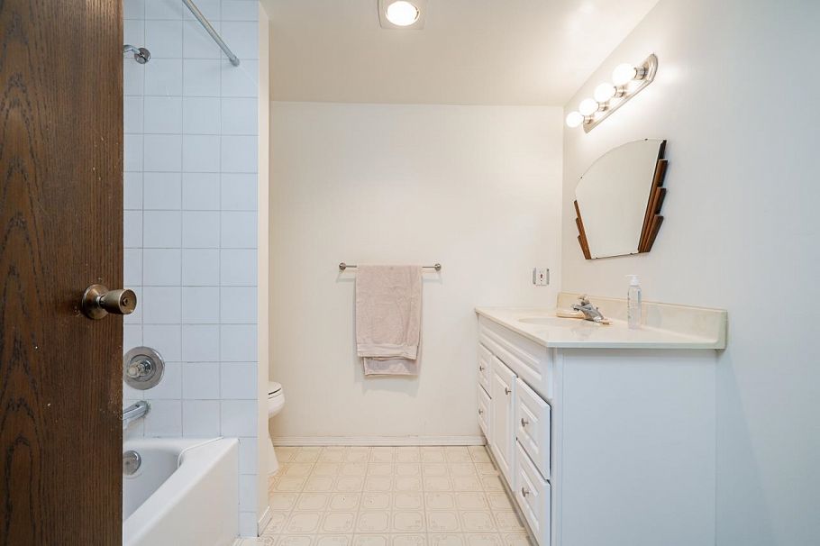 111 1777 West 13th Avenue Vancouver, BC - 14