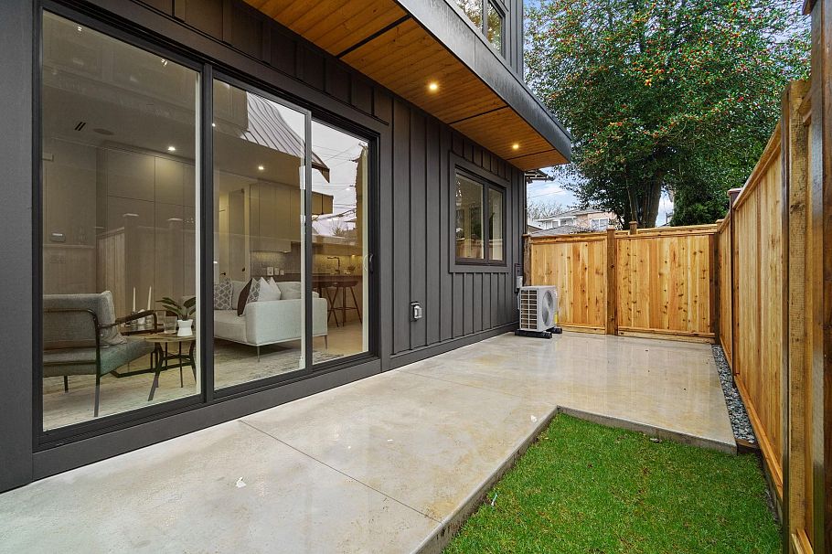 2 1945 E 13th Ave Avenue Vancouver, BC - 15