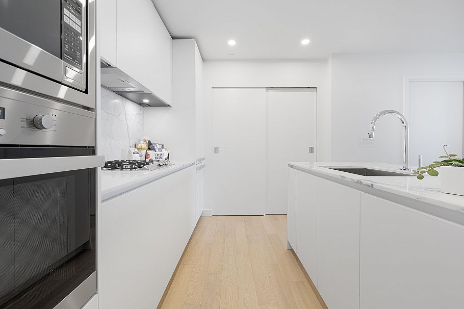 4201 1480 Howe Street Vancouver, BC - 5