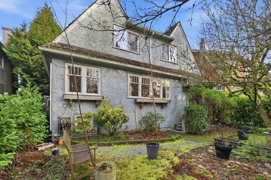 3775 W 35th Avenue Vancouver, BC - 1