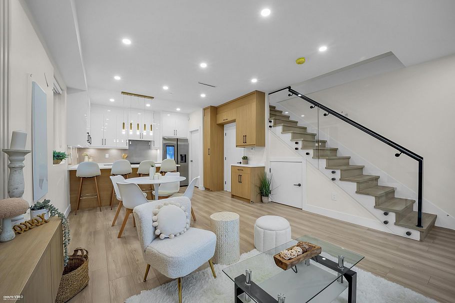 4 1577 E 58th Avenue Vancouver, BC - 2