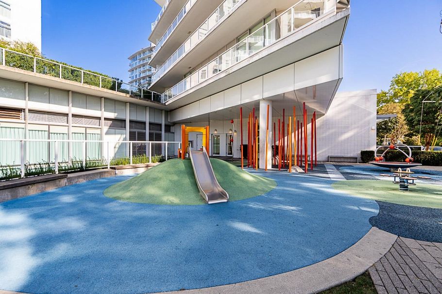 301 4638 Gladstone Street Vancouver, BC - 30