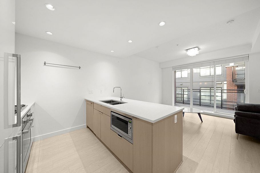 203 7928 Yukon Street Vancouver, BC - 4