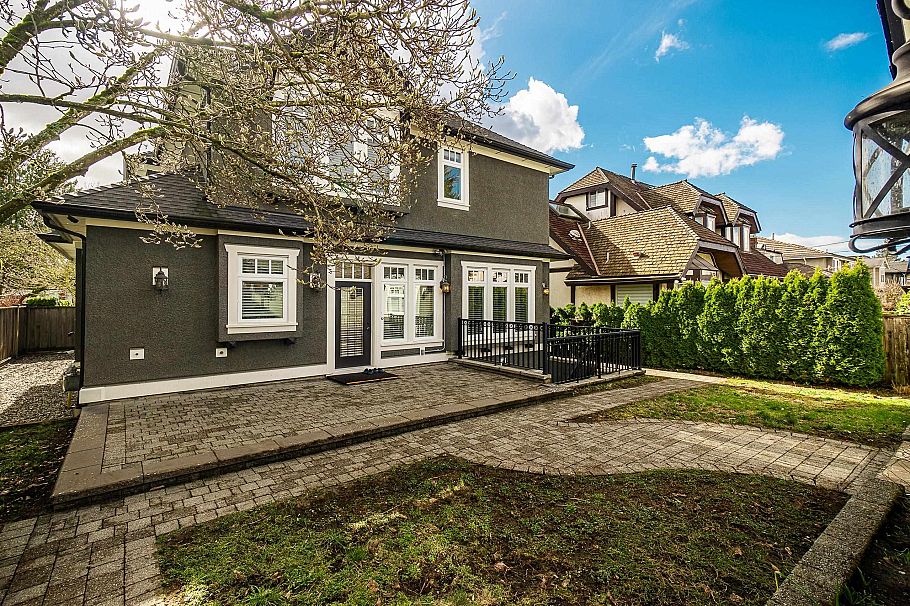 1657 W 58th Avenue Vancouver, BC - 38