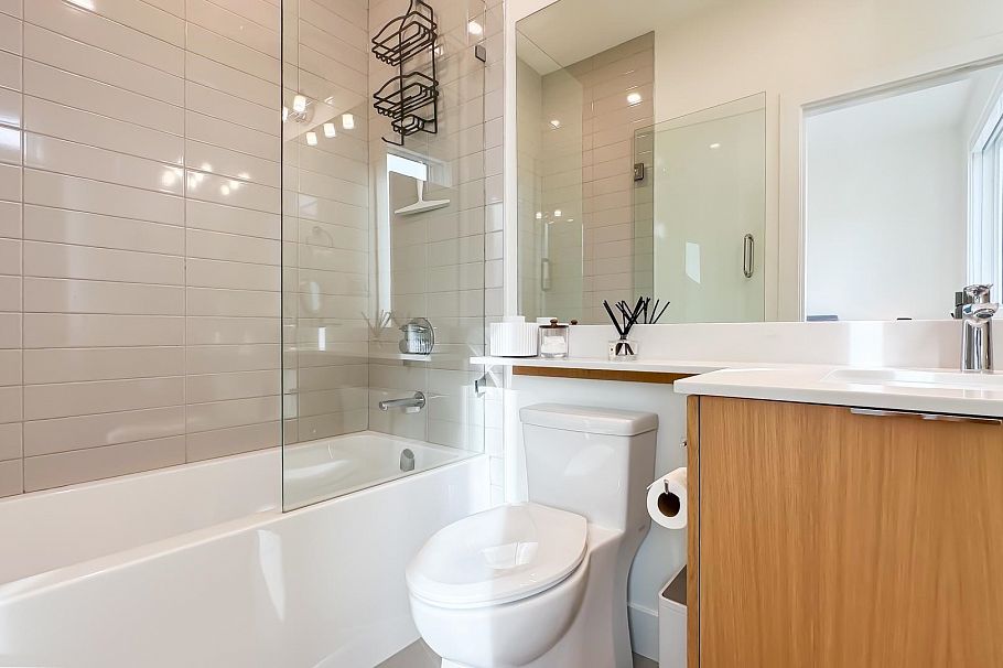 338 E 5th Street North Vancouver, BC - 22