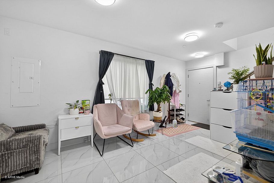 1052 E 50th Avenue Vancouver, BC - 8