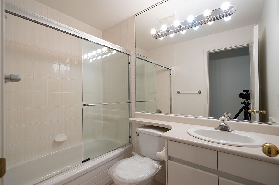 3565 W 29th Avenue Vancouver, BC - 23