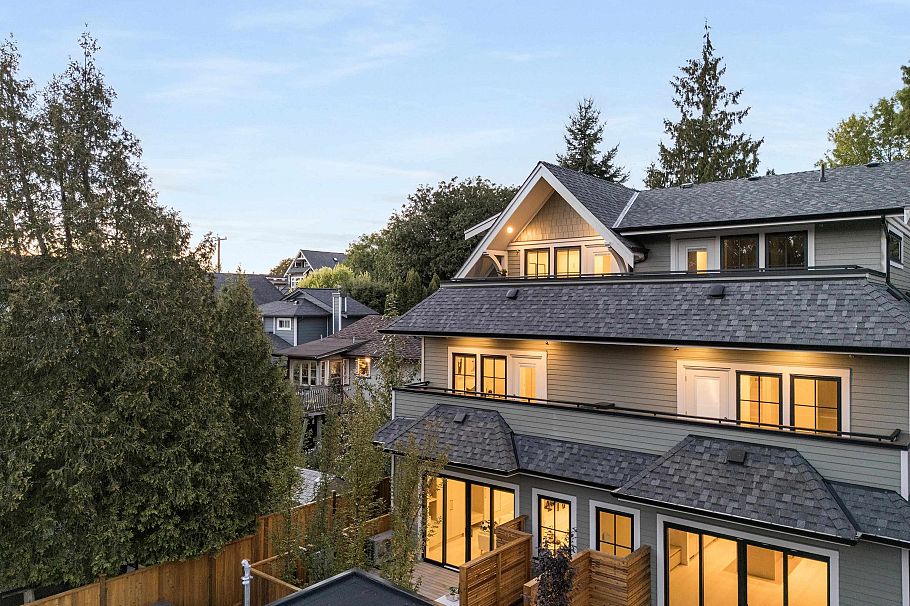 2138 E 10 Avenue Vancouver, BC - 23