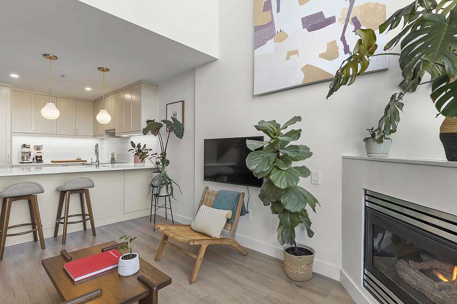 301 418 E Broadway Vancouver, BC - 3