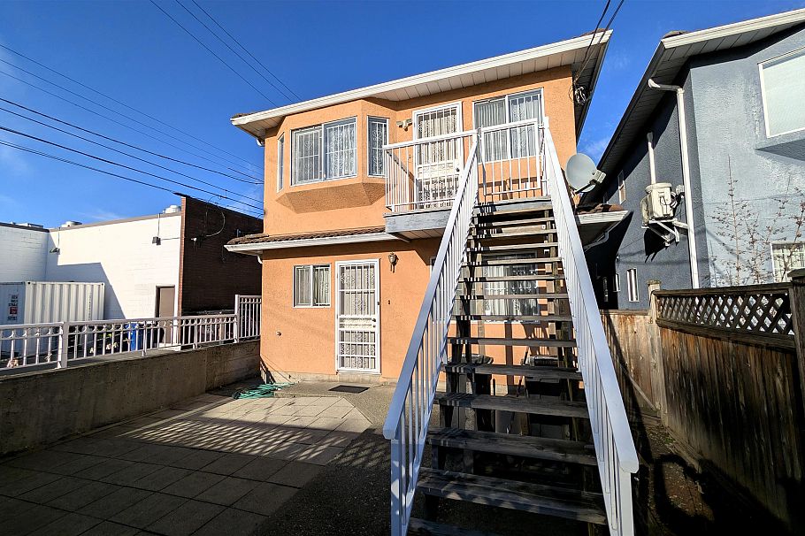 708 E 49th Avenue Vancouver, BC - 25