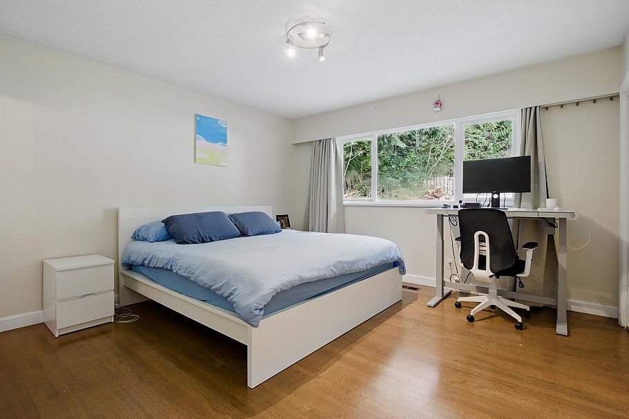 4938 Redonda Drive North Vancouver, BC - 28