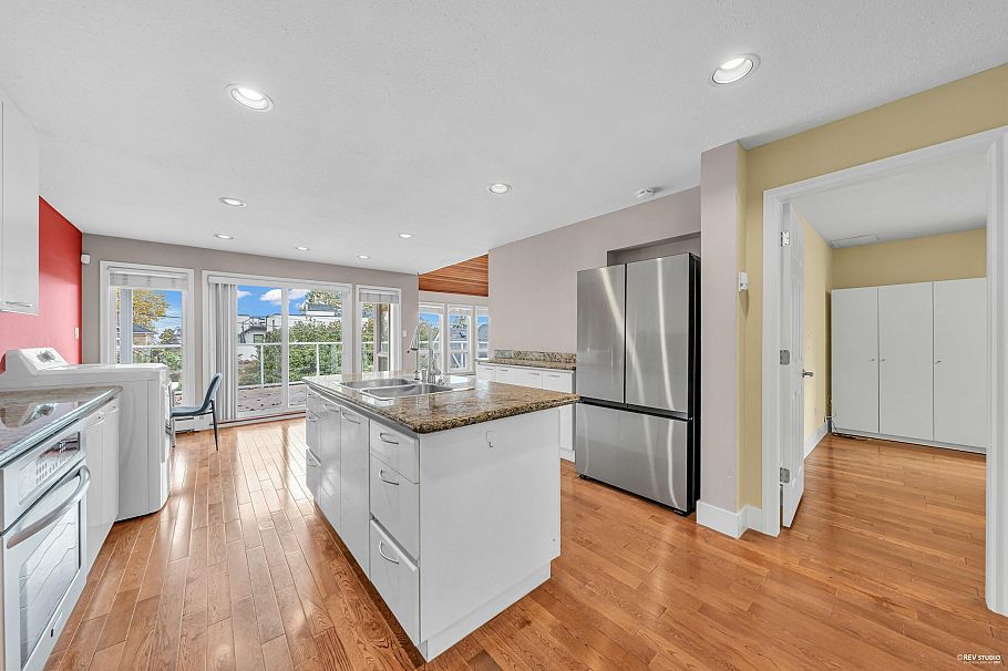 3191 W 23rd Avenue Vancouver, BC - 16