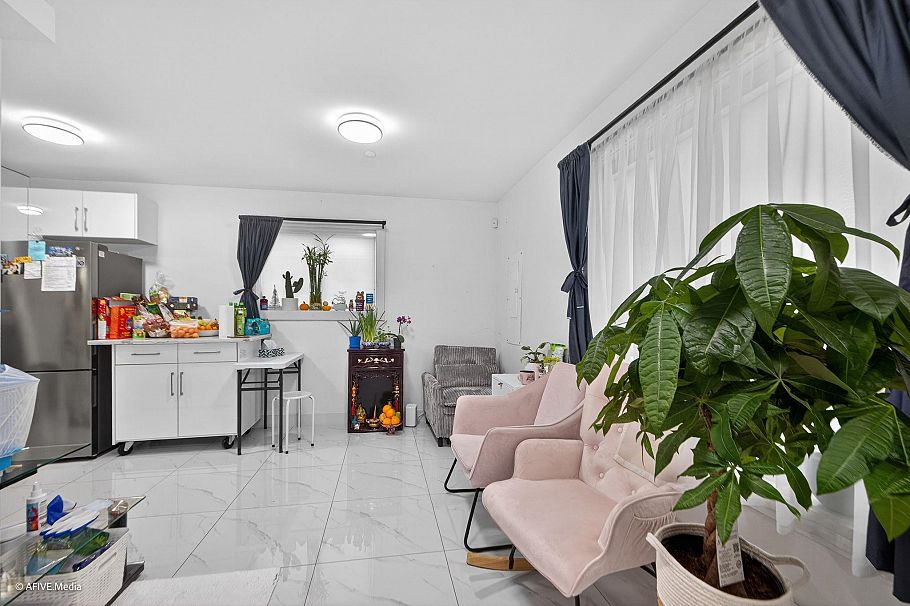 1052 E 50th Avenue Vancouver, BC - 7