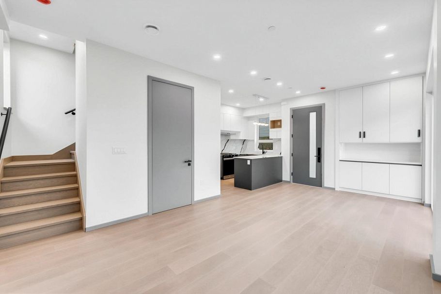 2 3547 E Georgia Street Vancouver, BC - 11