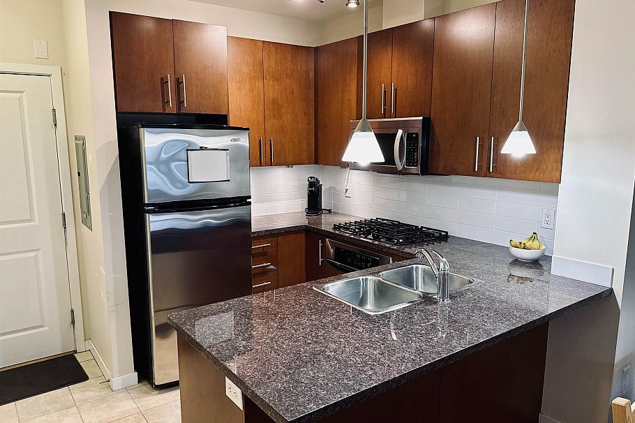 301 3651 Foster Avenue Vancouver, BC - 2