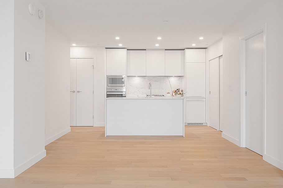 4201 1480 Howe Street Vancouver, BC - 4