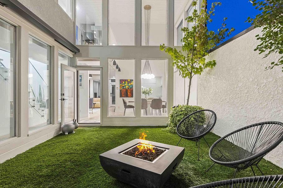 4615 W 7th Avenue Vancouver, BC - 1