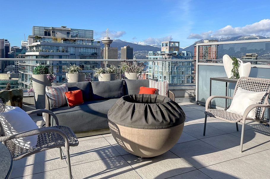 3703 689 Abbott Street Vancouver, BC - 2