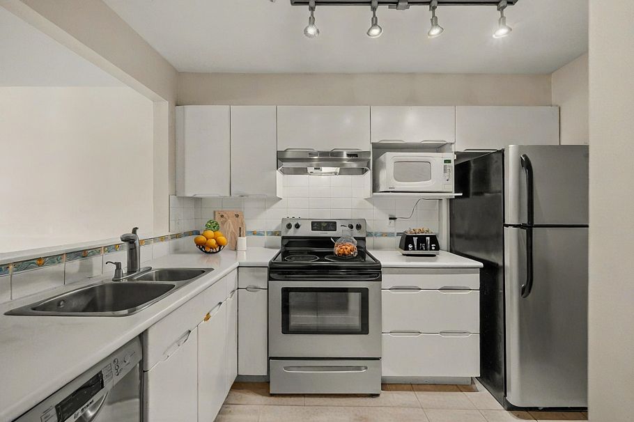 202 1333 W 7th Avenue Vancouver, BC - 7