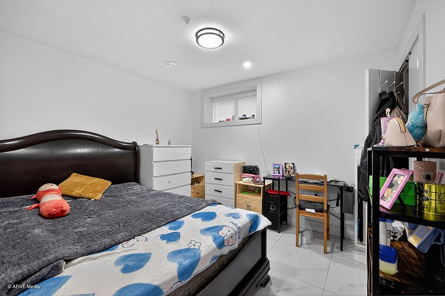 1052 E 50th Avenue Vancouver, BC - 17