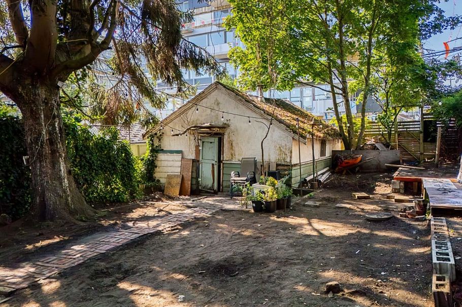 970 W 64th Avenue Vancouver, BC - 10