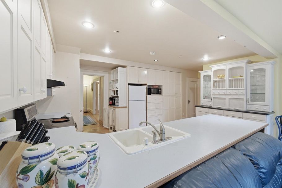 3775 W 35th Avenue Vancouver, BC - 11