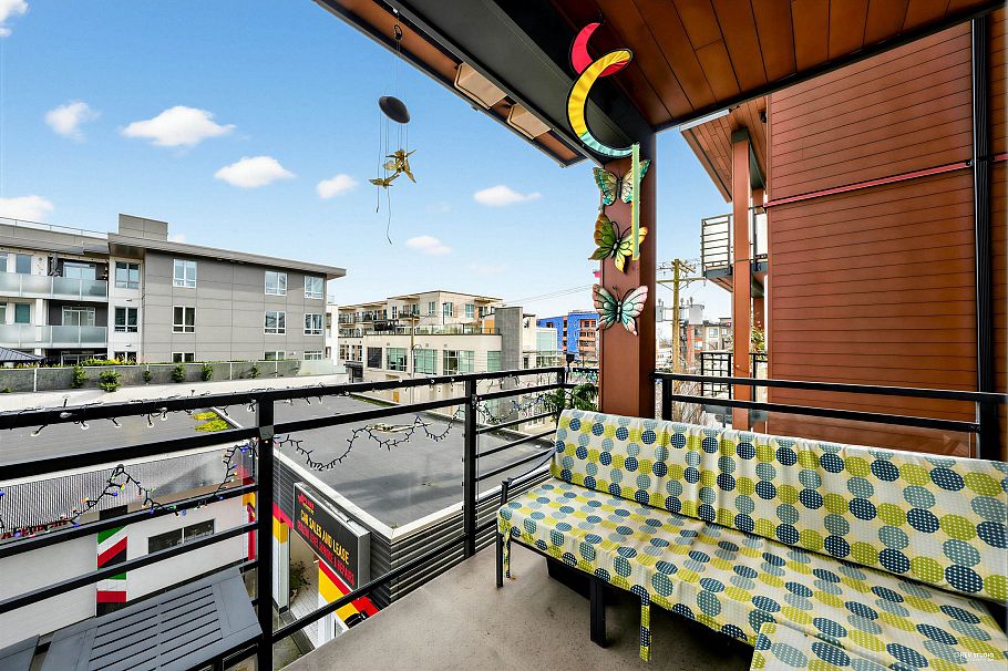 307 733 W 14 Street North Vancouver, BC - 17