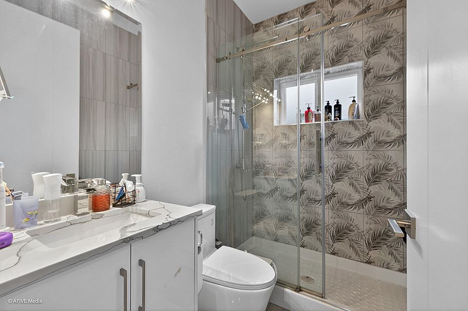 1052 E 50th Avenue Vancouver, BC - 28