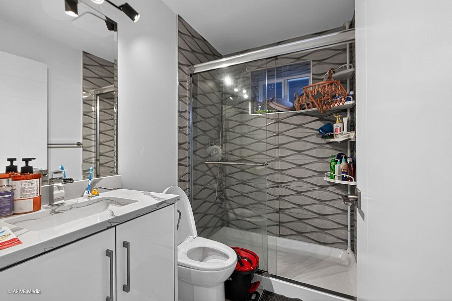 1052 E 50th Avenue Vancouver, BC - 15