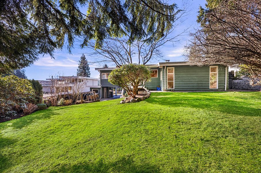 4202 Skyline Drive North Vancouver, BC - 4