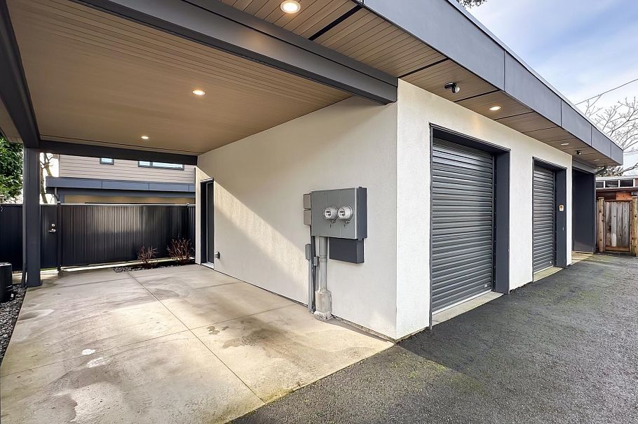 338 E 5th Street North Vancouver, BC - 33