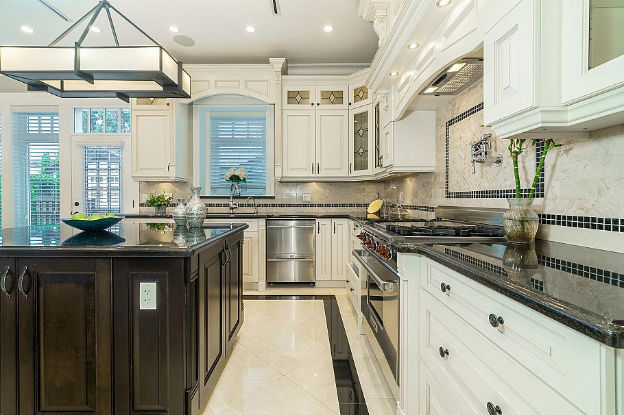 1657 W 58th Avenue Vancouver, BC - 14