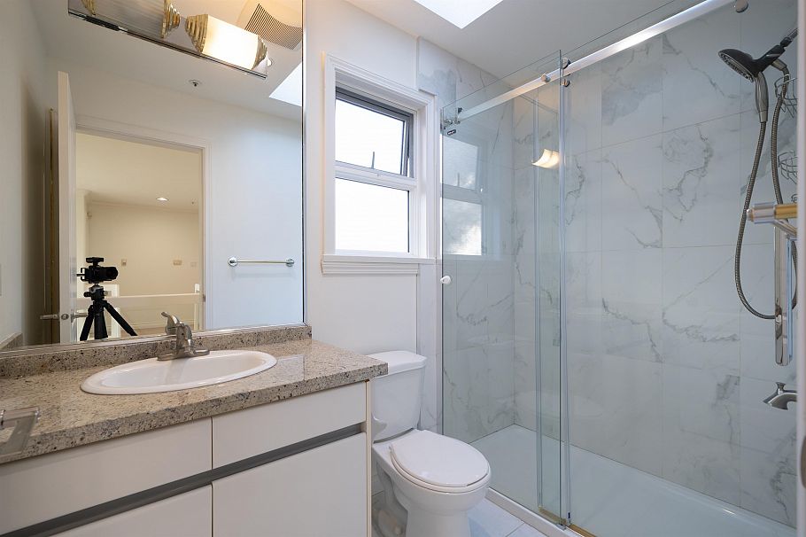 3565 W 29th Avenue Vancouver, BC - 19