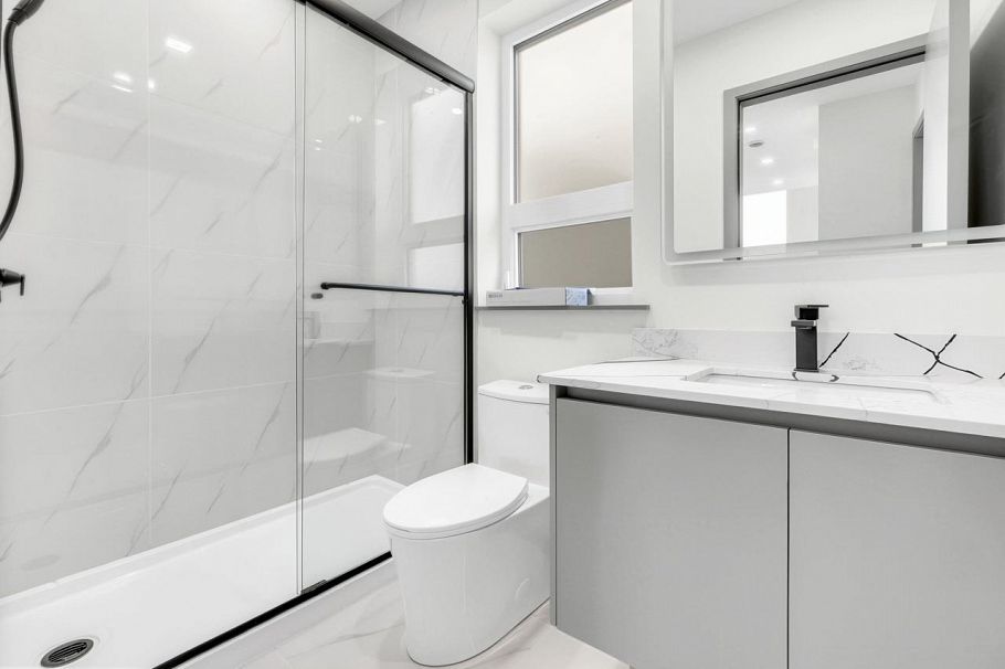 2 3547 E Georgia Street Vancouver, BC - 18