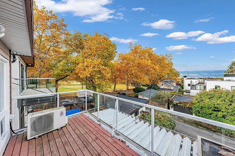 3191 W 23rd Avenue Vancouver, BC - 9